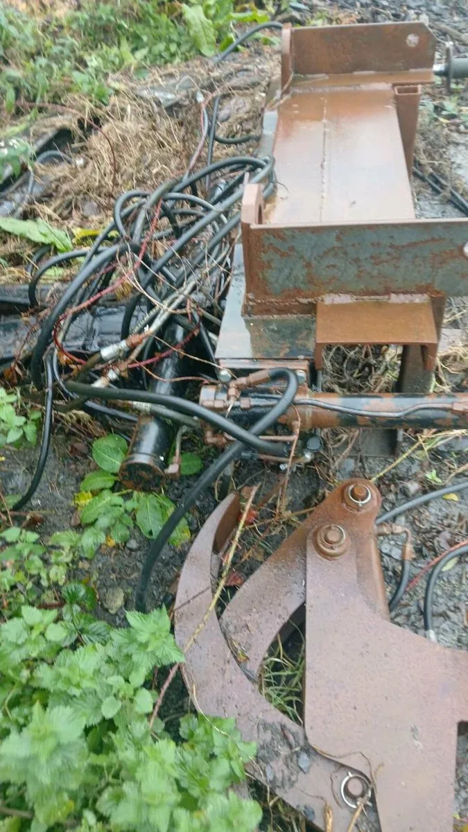 Crane grab hiab for timber scrap - Image 4