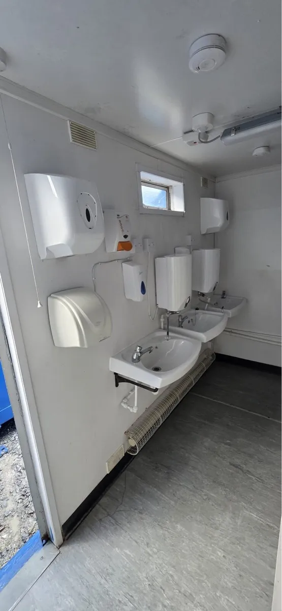 Toilet block - Image 2