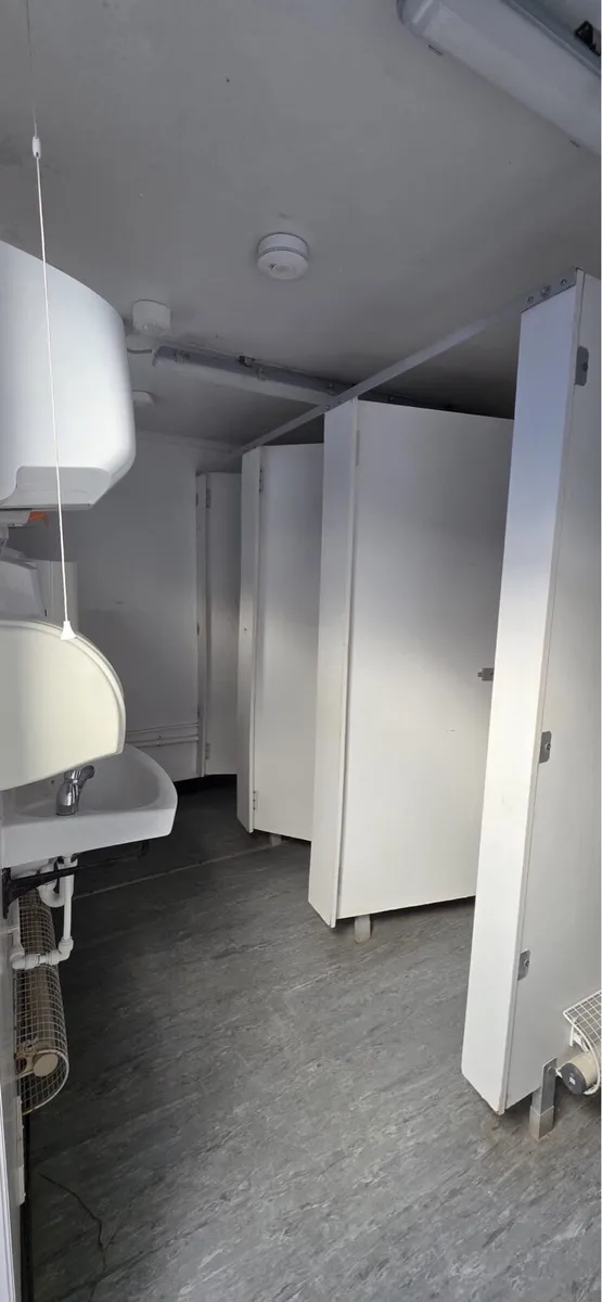 Toilet block - Image 3