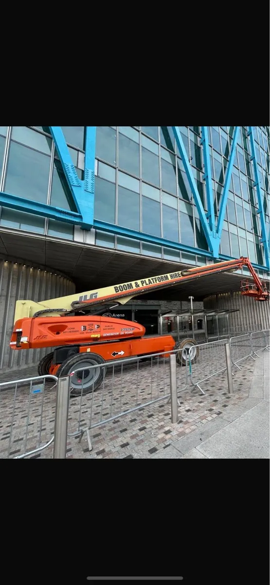 JLG 135FT BOOM LIFT