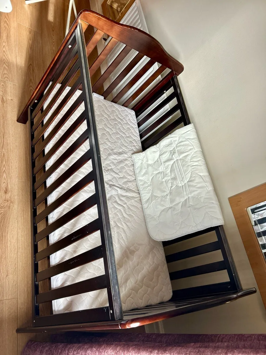 Baby crib wood - Image 1