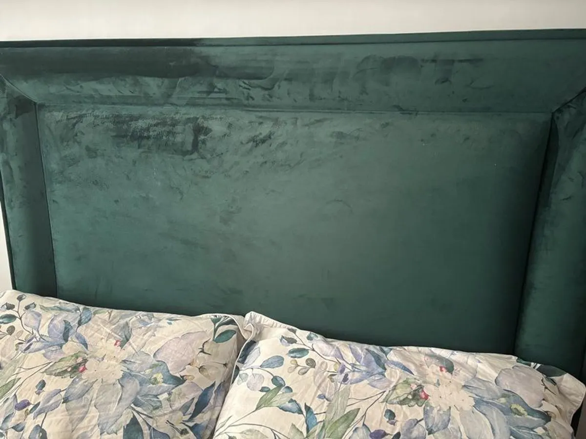 Green velvet king size bed - Image 1