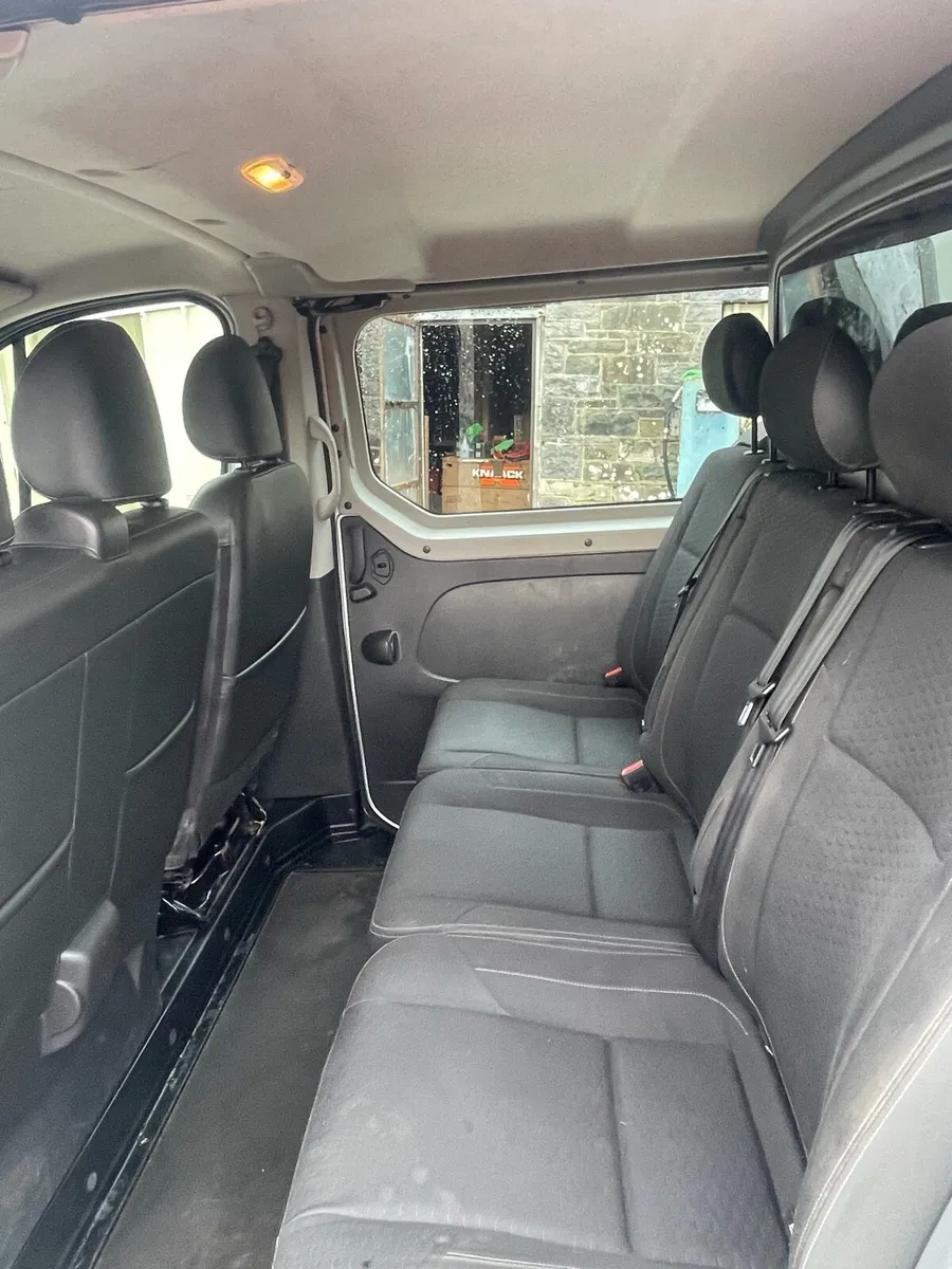 Crew cab van - Image 4