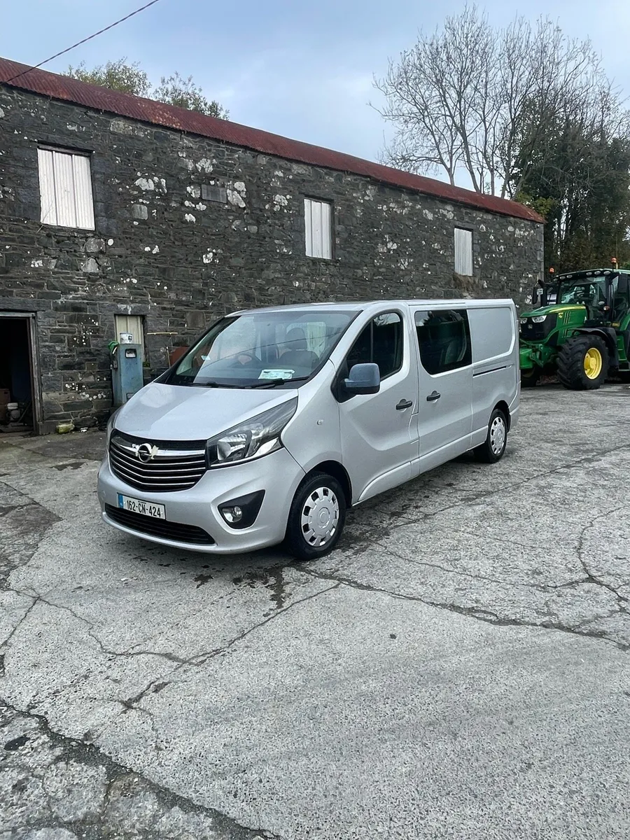 Crew cab van - Image 1