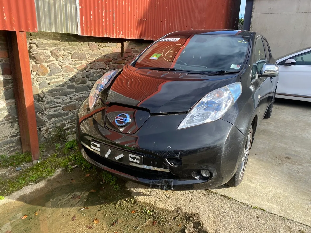 2015 Nissan Leaf breaking for spares - Image 1
