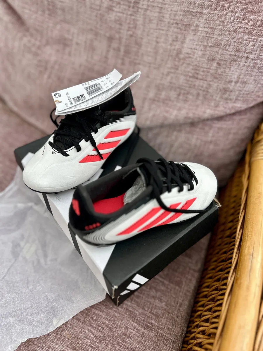 Kids football shoes - Image 3