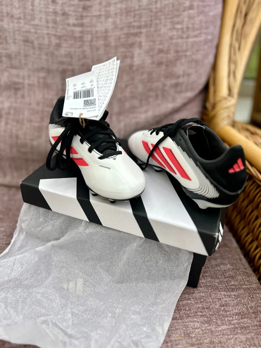 Kids football shoes - Image 4