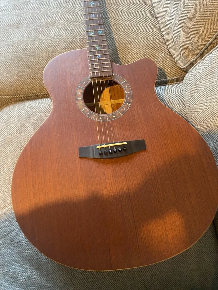 Acoustic guitar - Image 1