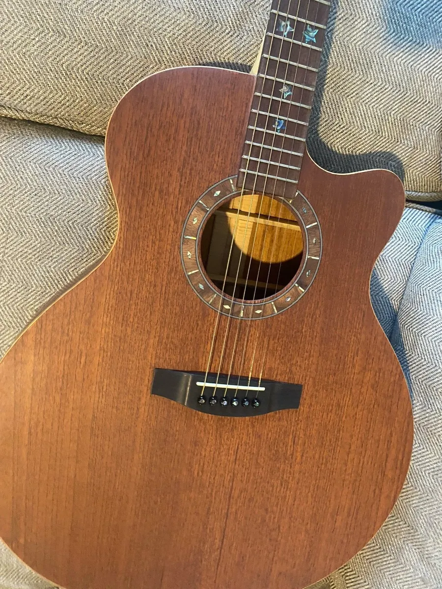 Acoustic guitar - Image 2