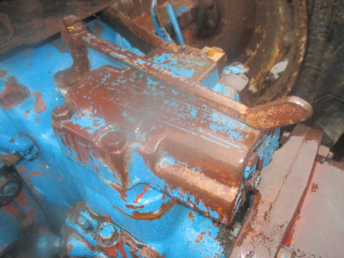 Spool Valves To Suit a Ford Tractor. - Image 1