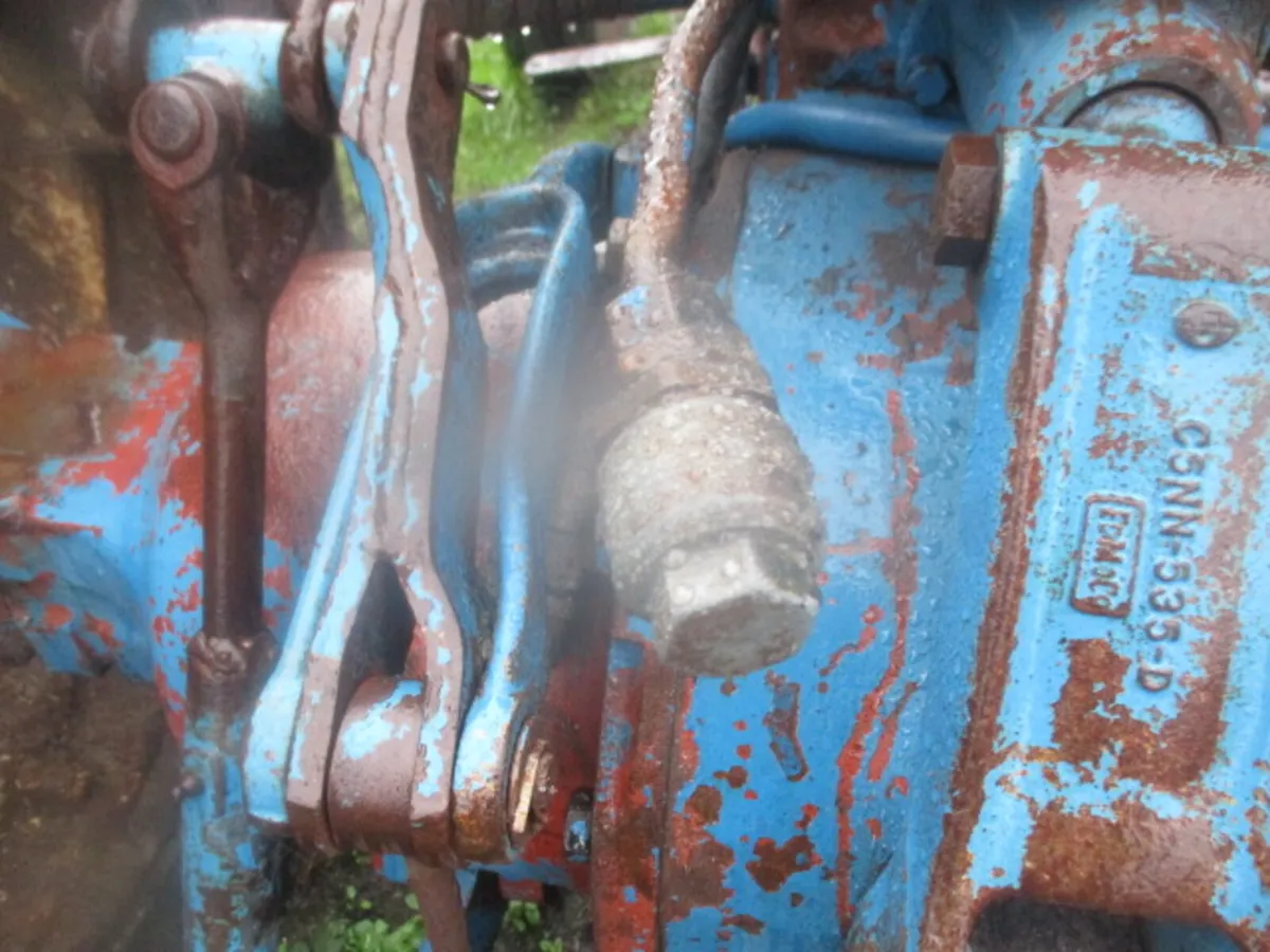 Spool Valves To Suit a Ford Tractor. - Image 3