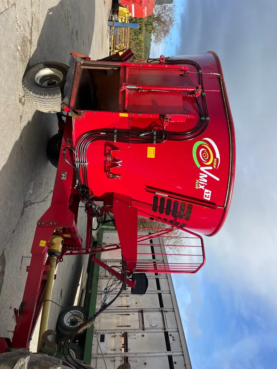 BVL 12 Cube Tub Feeder - Image 1