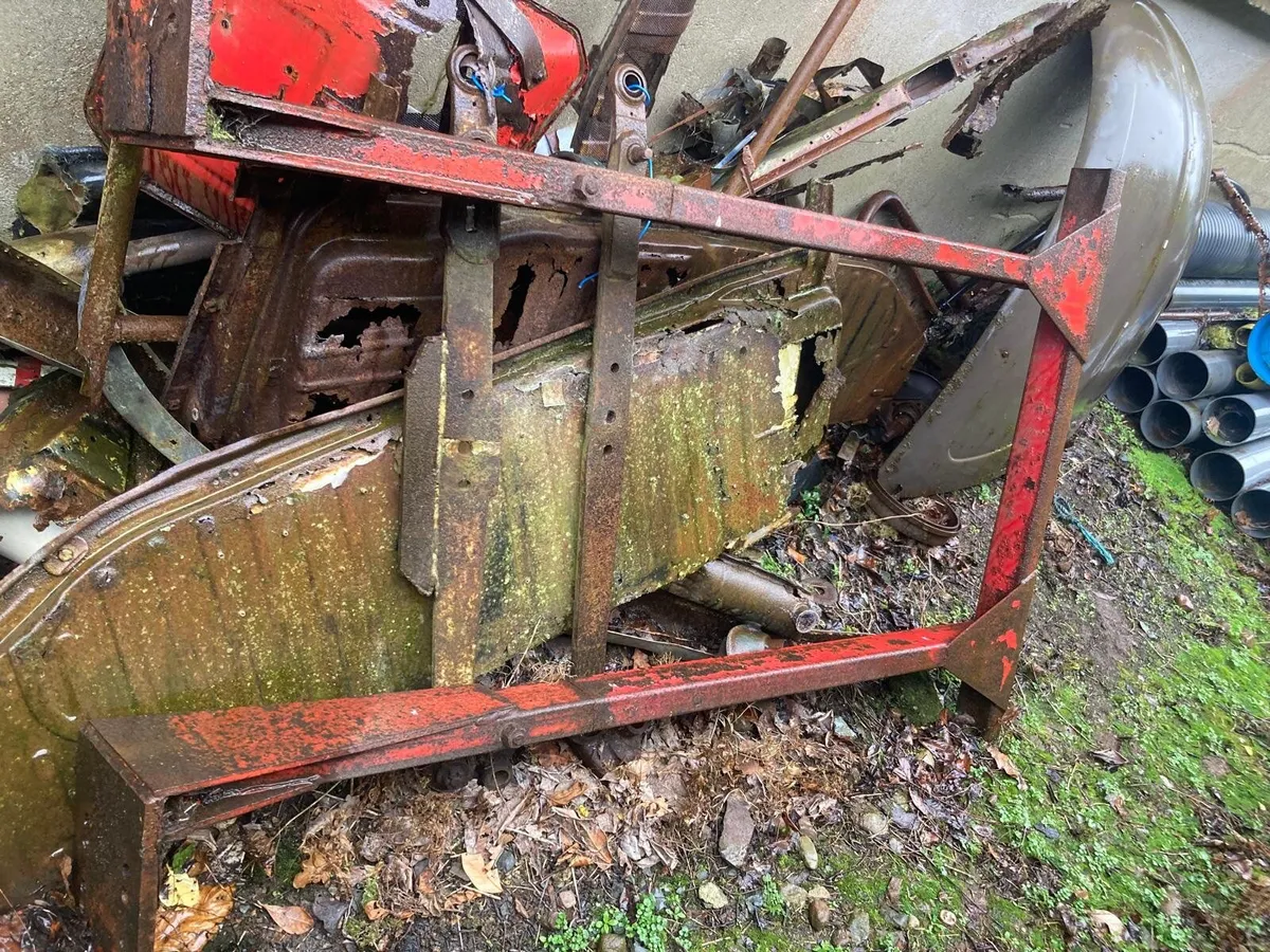 Safety frame from Massey Ferguson 165 - Image 2