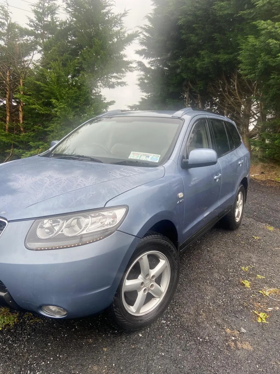 Hyundi Santa Fe auto  4 wheel drive - Image 3