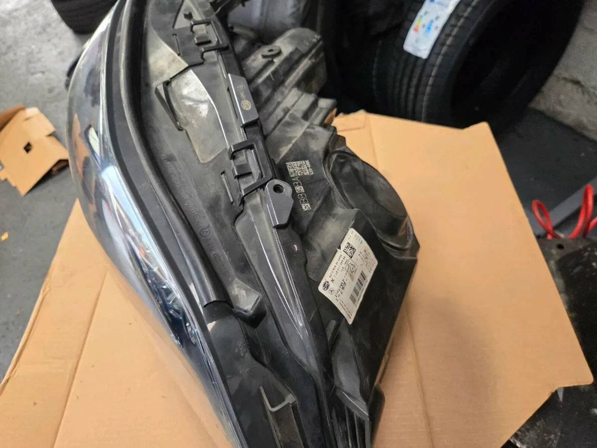 2015 MERCEDES E63 HEADLIGHTS LED - Image 4