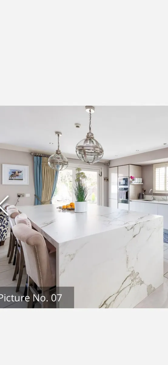 Pair of light fittings - Image 1