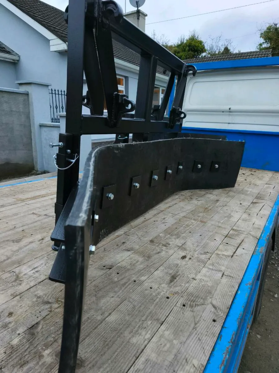 Yard scrapers - Image 1