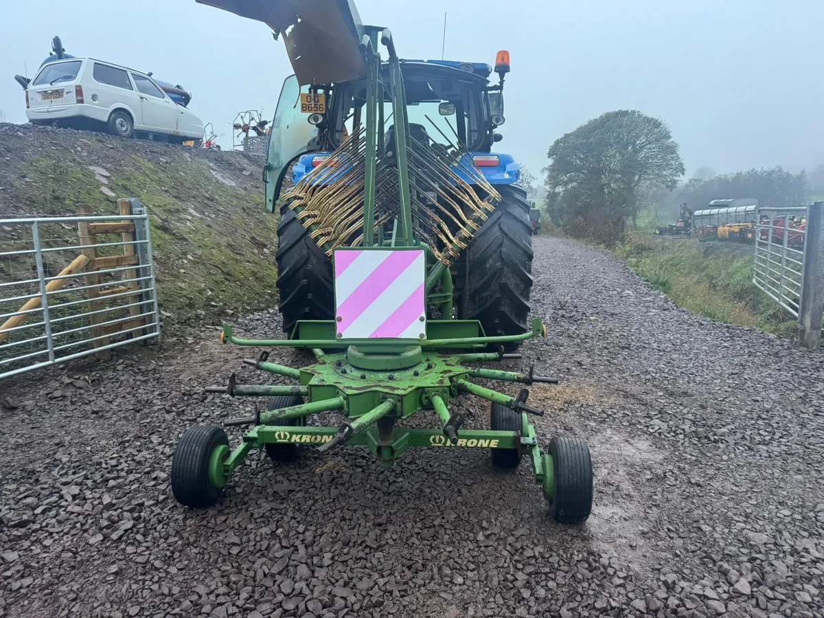 Krone single rotor rake - Image 3