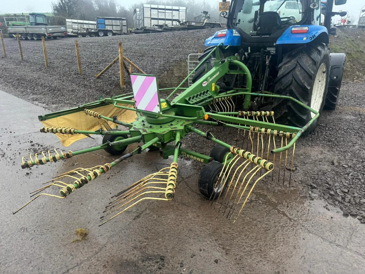 Krone single rotor rake - Image 4