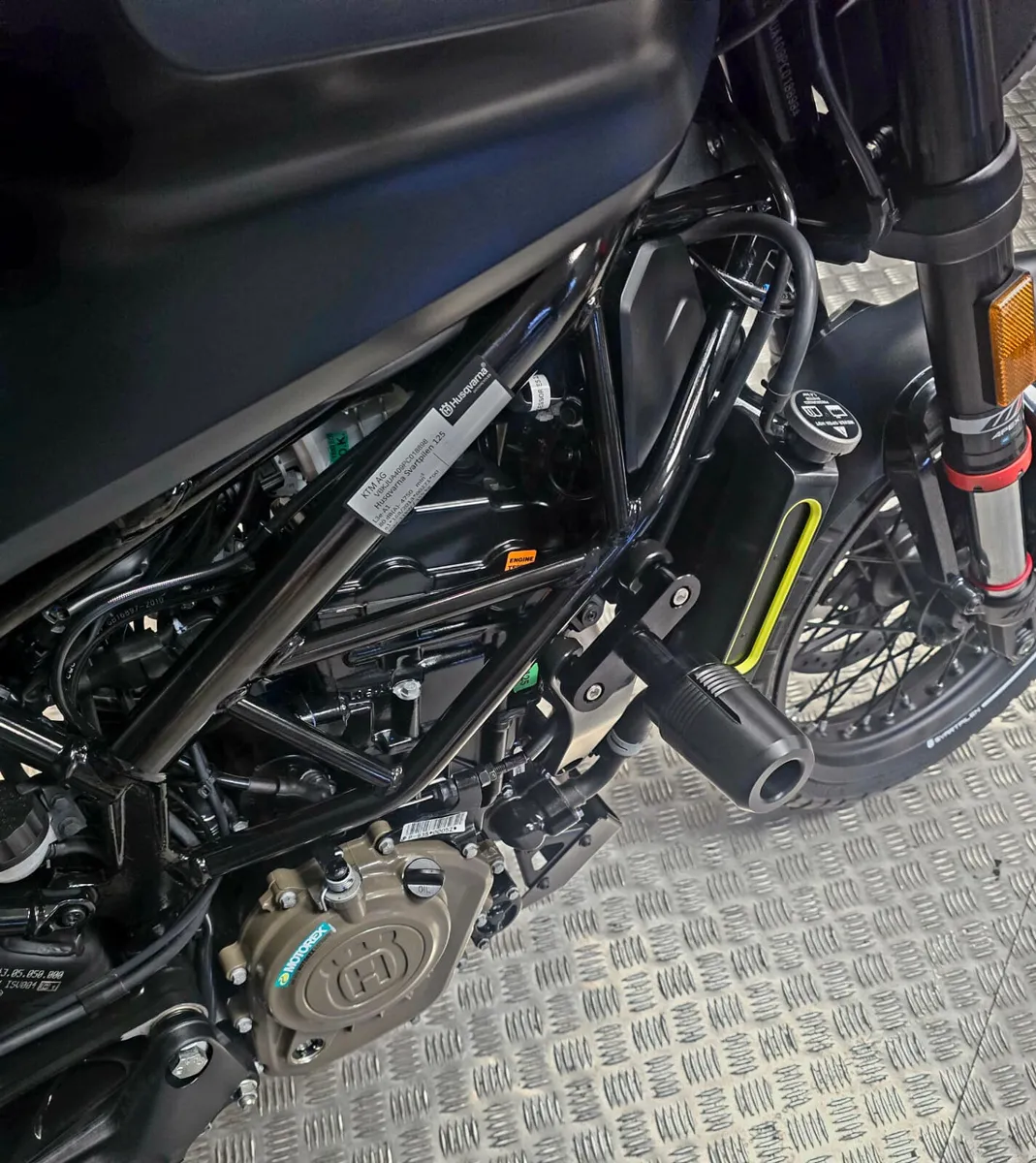 Husqvarna Svartpilen 125 - Image 2