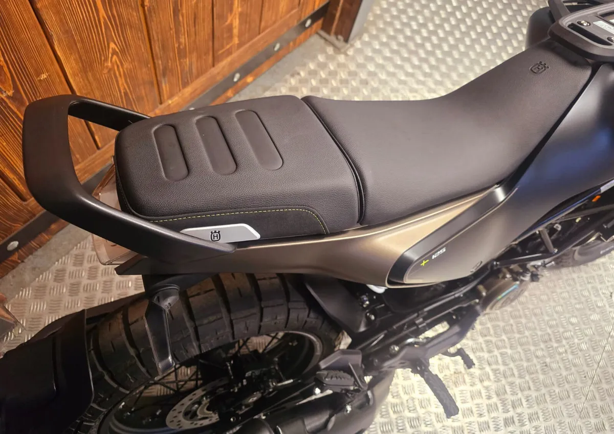 Husqvarna Svartpilen 125 - Image 4