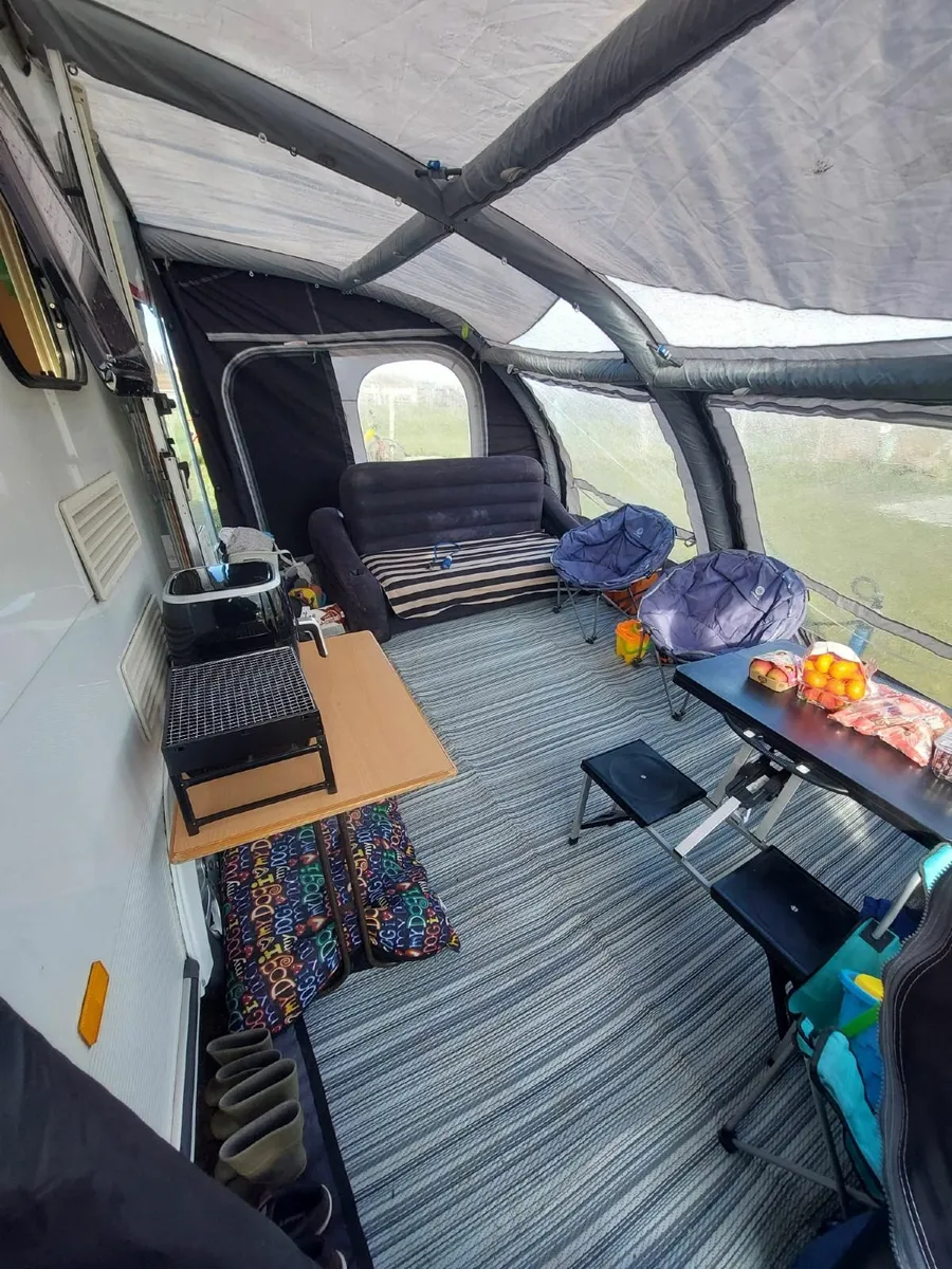 2005 Compass Corona 524, 4 berth caravan - Image 3