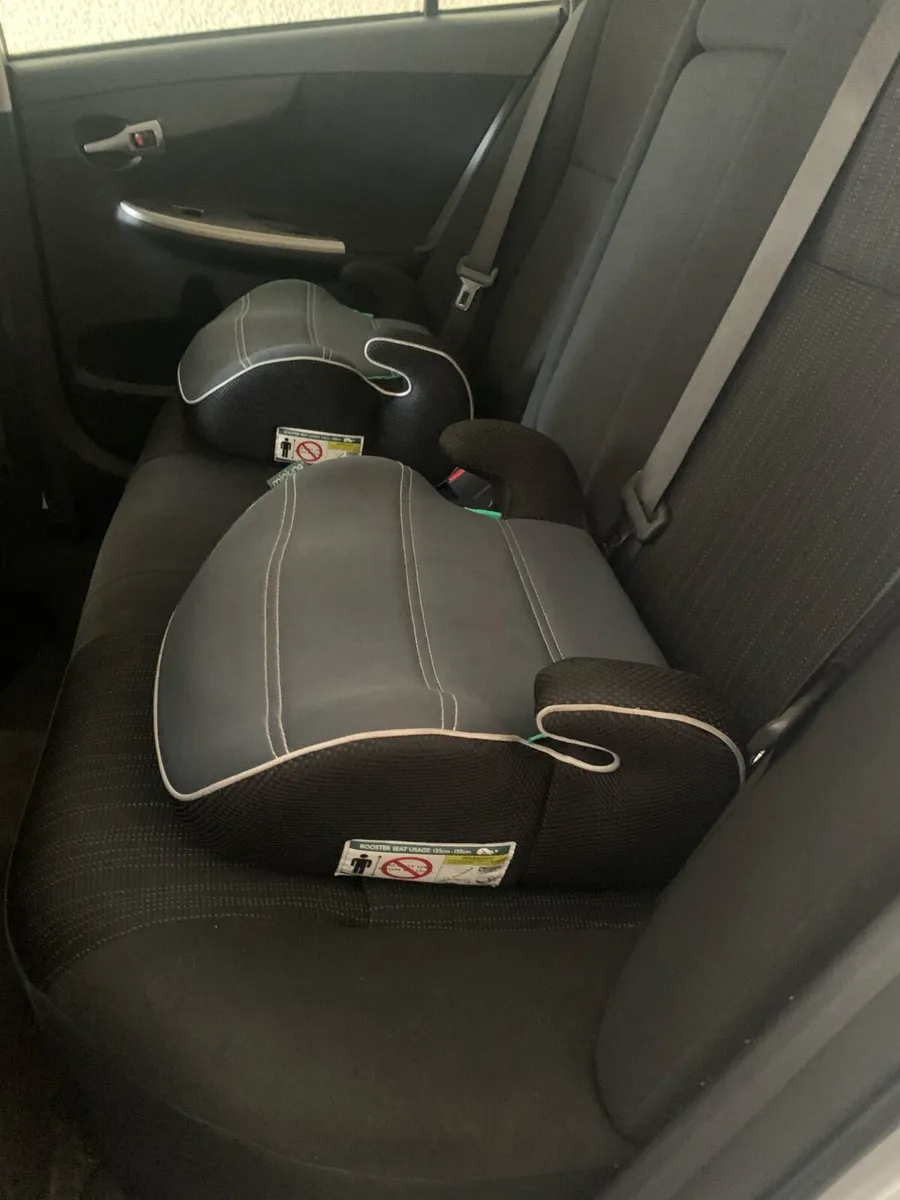 Kids booster car seat - Image 1