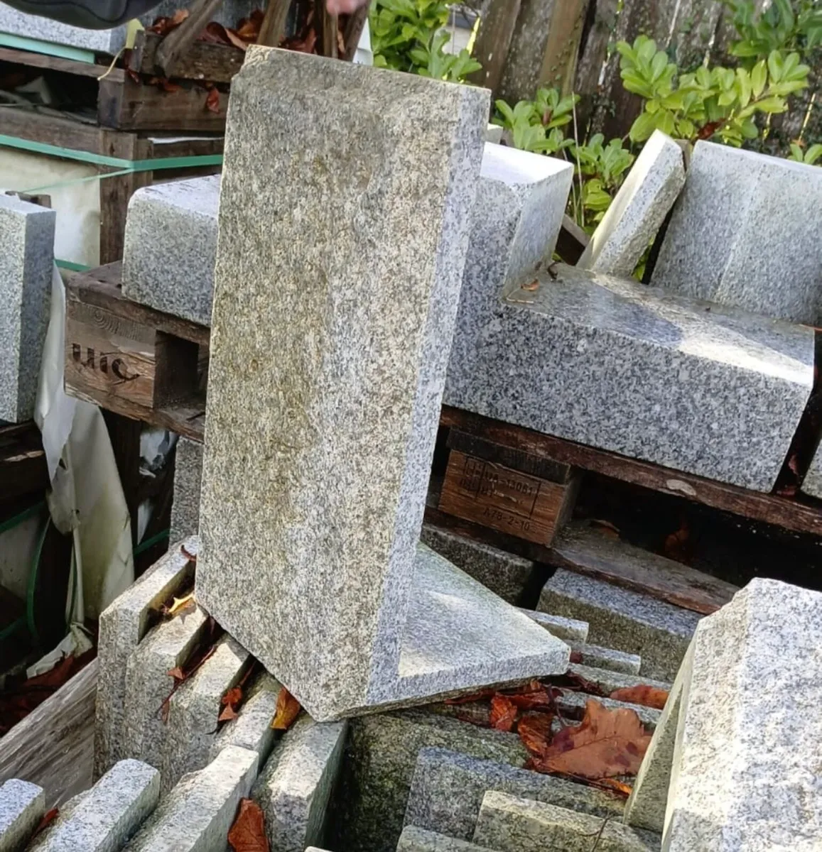 Rockfaced granite quoin veneers - Image 2