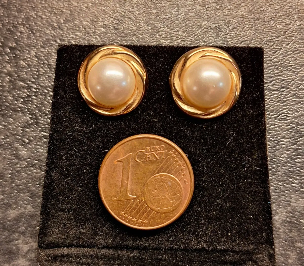 9ct Gold Earrings - Image 3