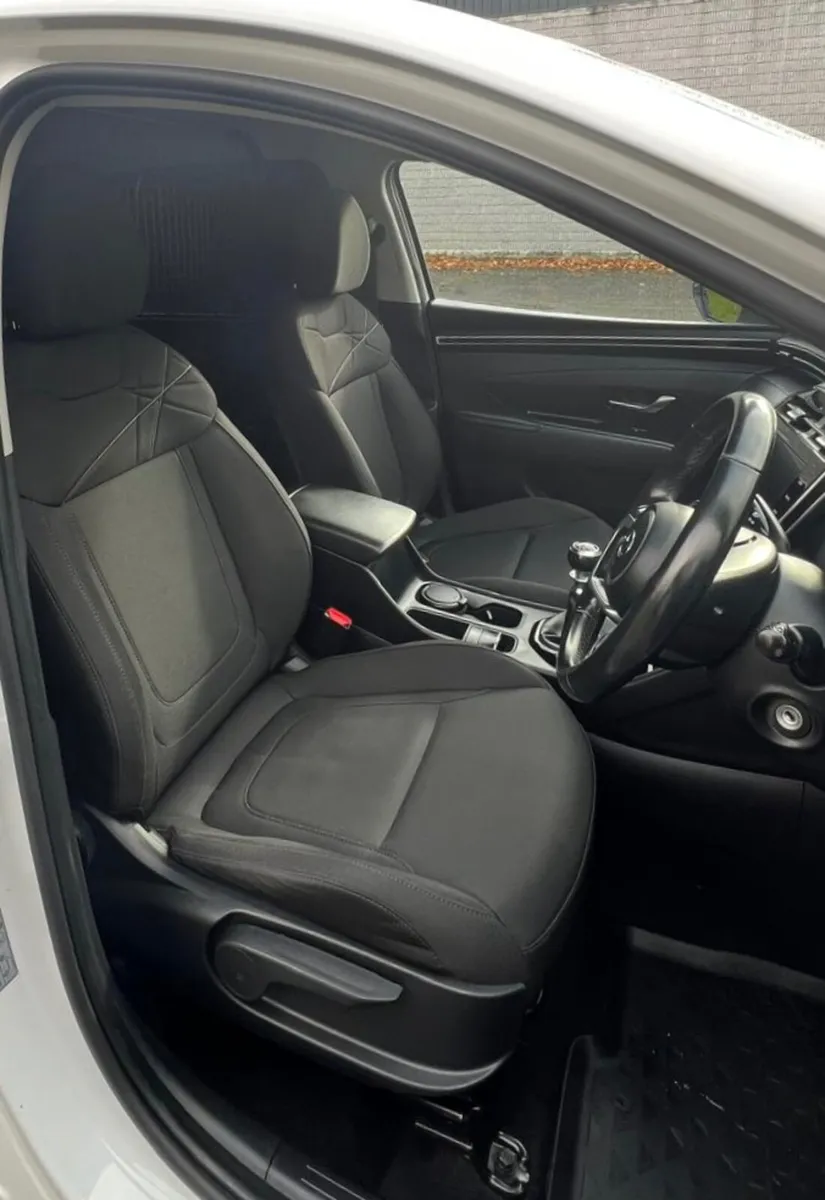 2021 Hyundai Tucson Comfort Plus Commercial - Image 4