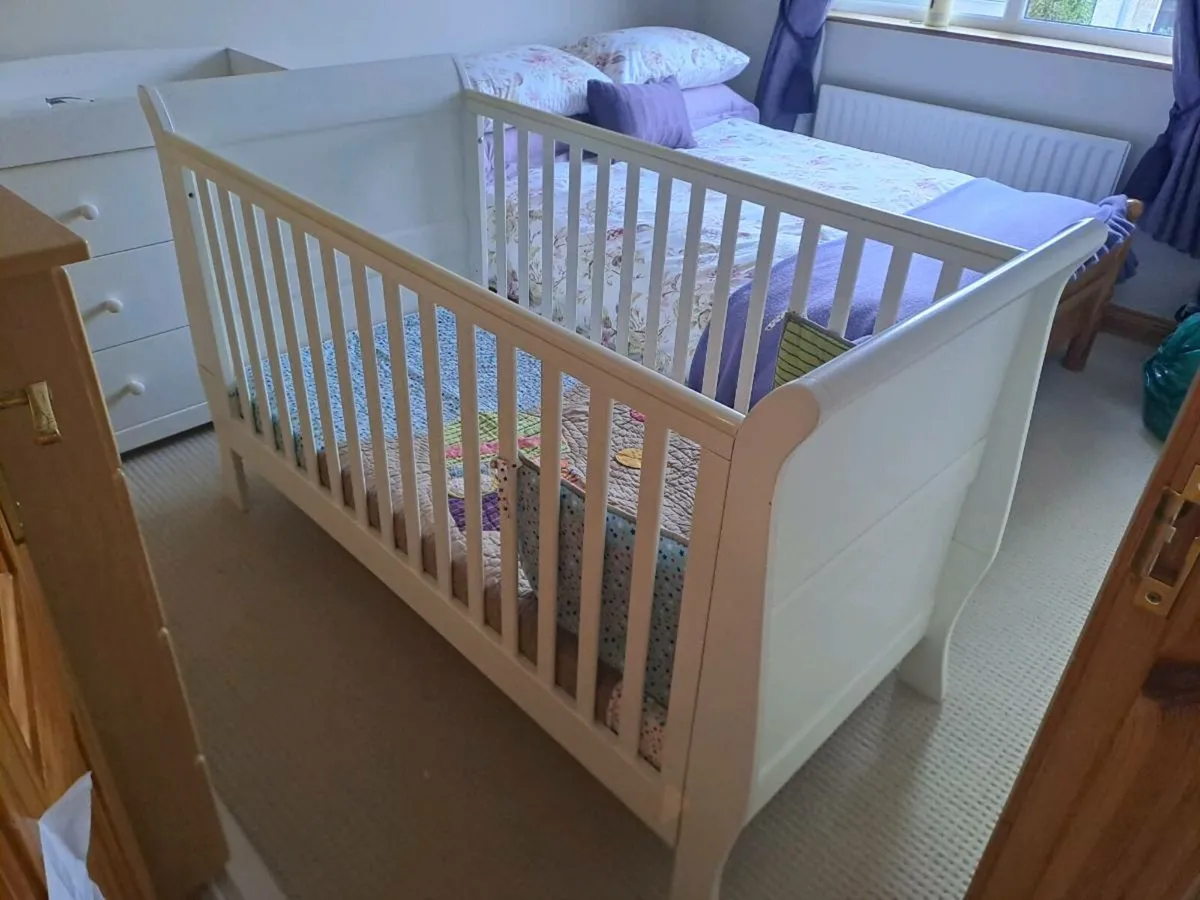 Mamas & Papas Mia Cot Bed & Dresser Changer - Image 1