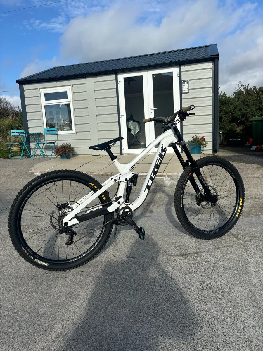 Trek Session Downhill Mountain Bike - Image 1