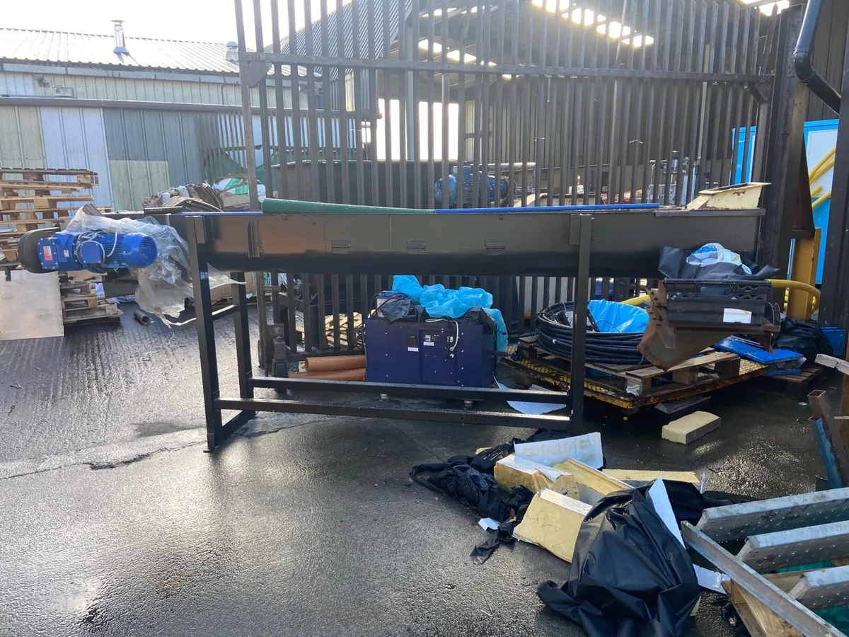 Continuous mixing feeding screw - Image 1