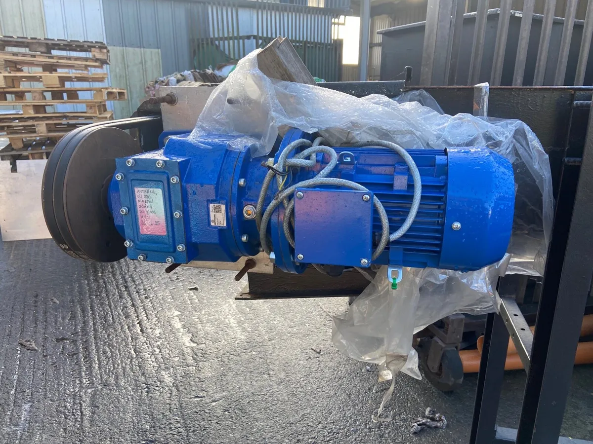 Continuous mixing feeding screw - Image 2