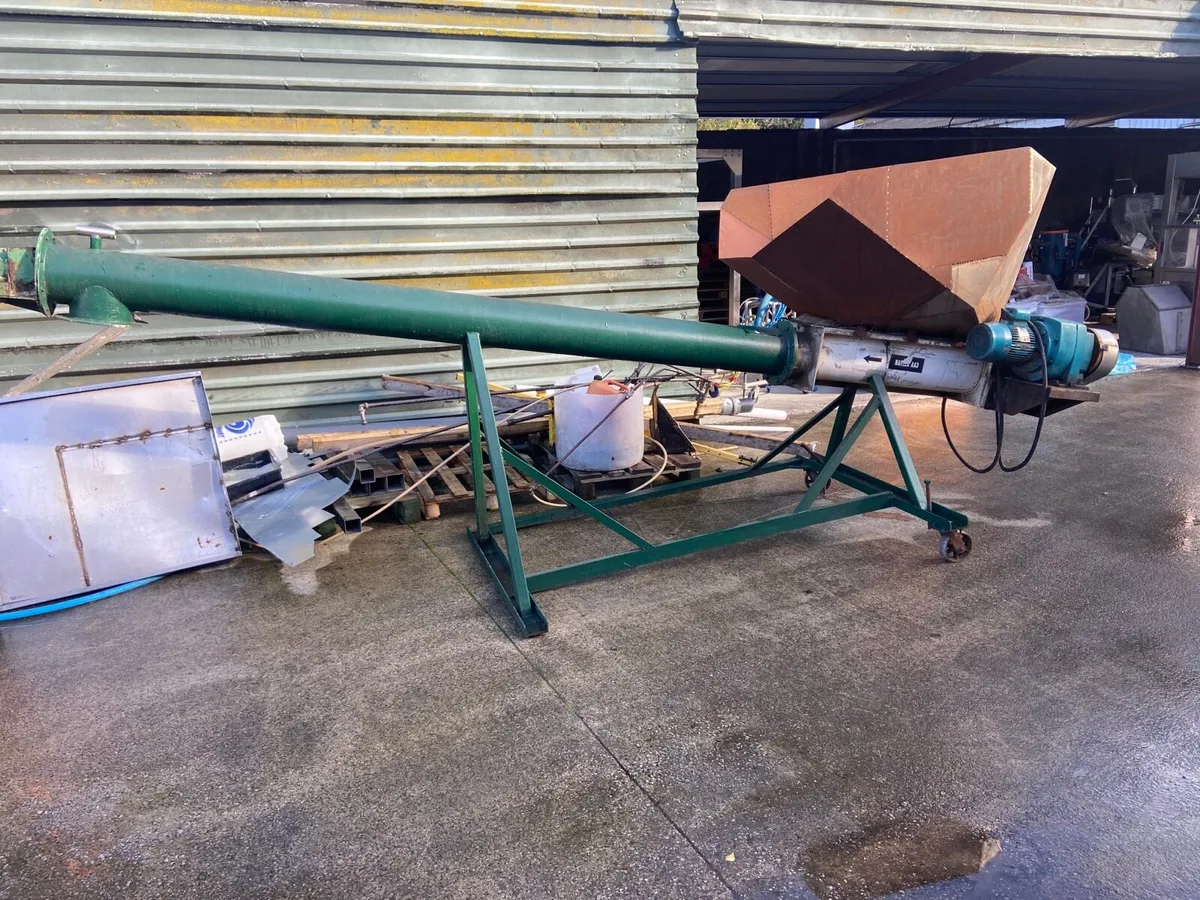 Elevating screw conveyor - Image 1