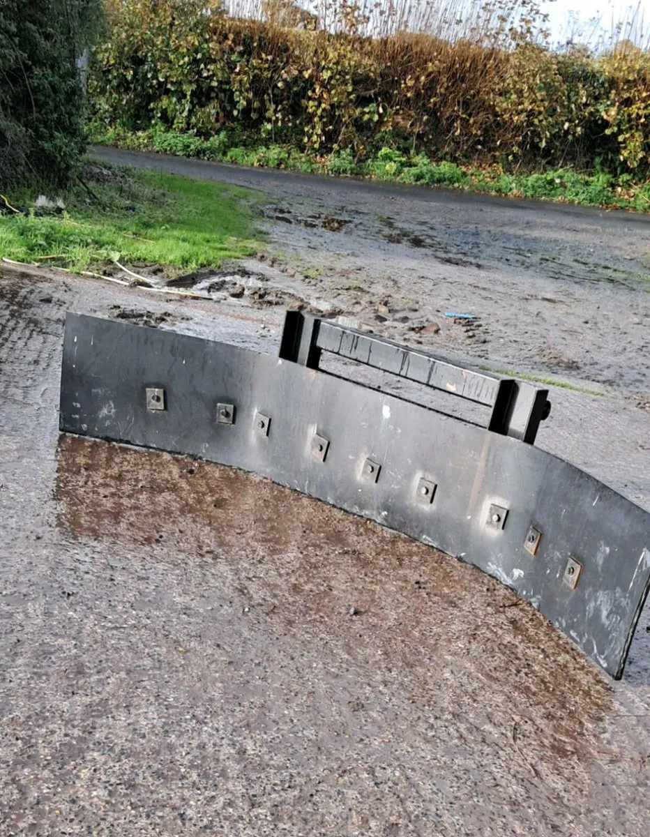 Yard scrapers - Image 1