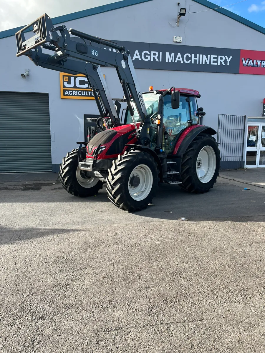 Valtra G125 C/W Loader - Image 1