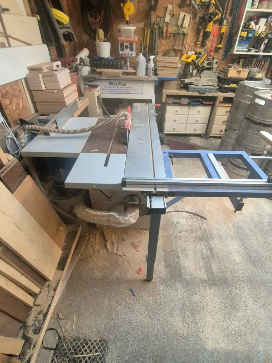 Sliding table saw - Image 1