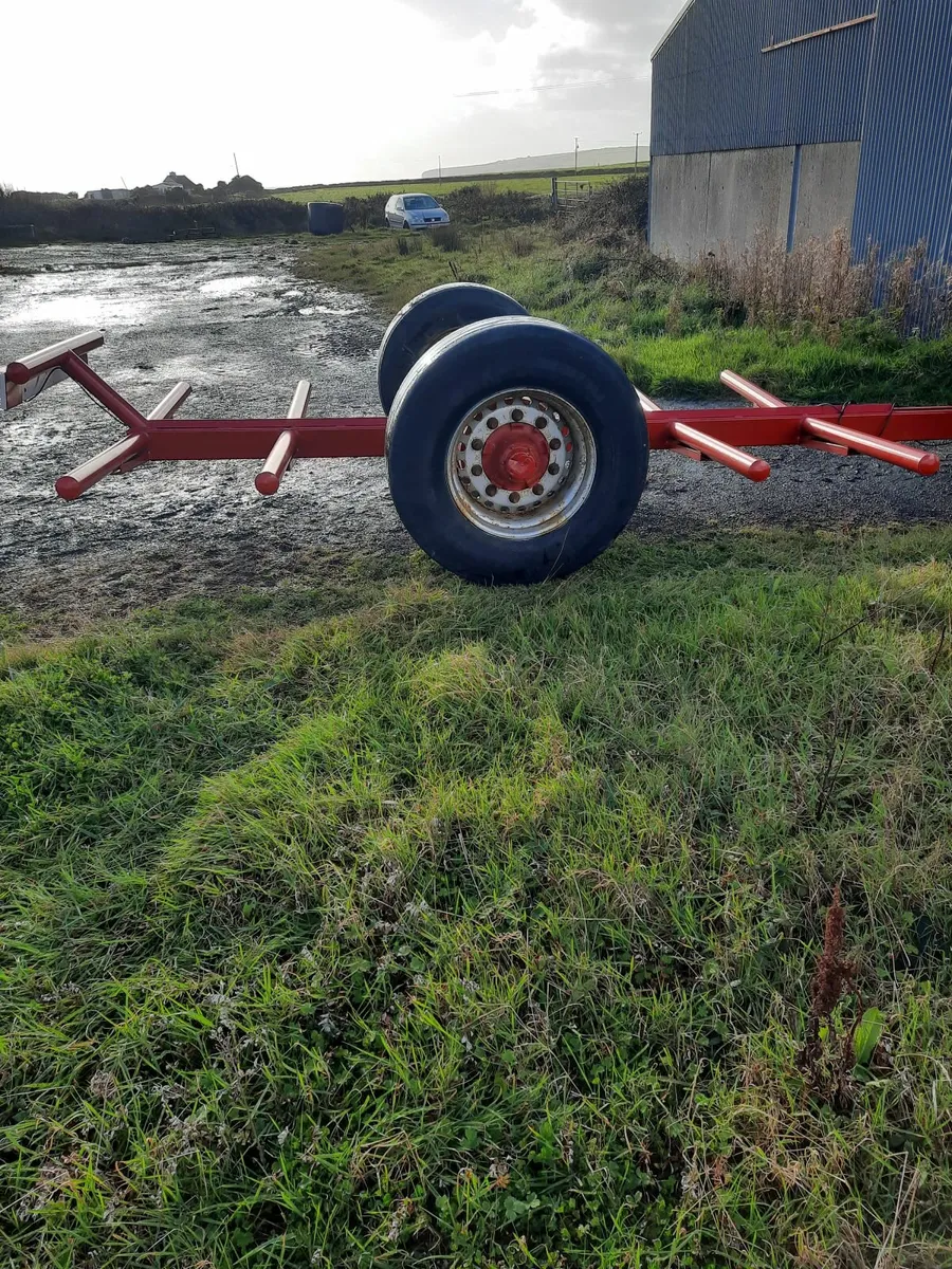 4 Bale Trailer with lights - Image 1