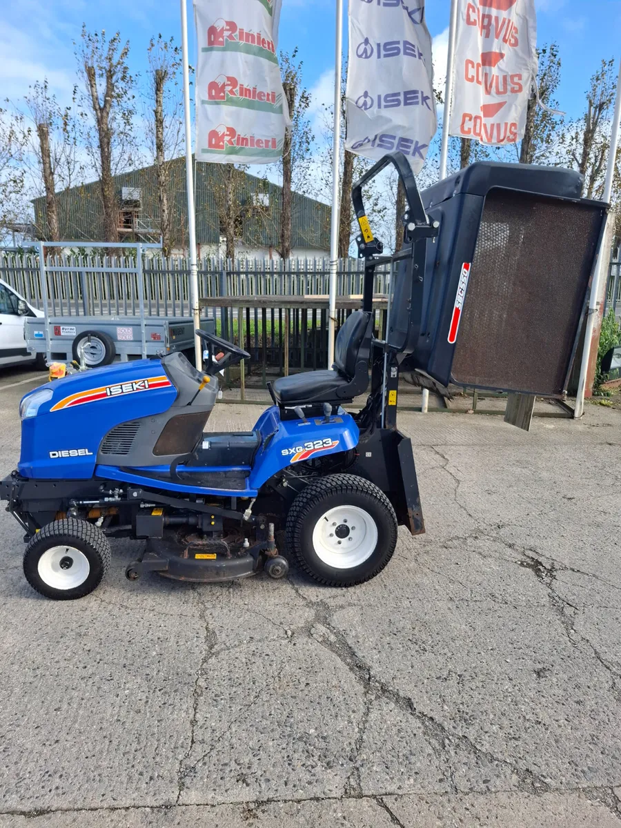 Iseki SXG323 Low Dump Mower - Image 3