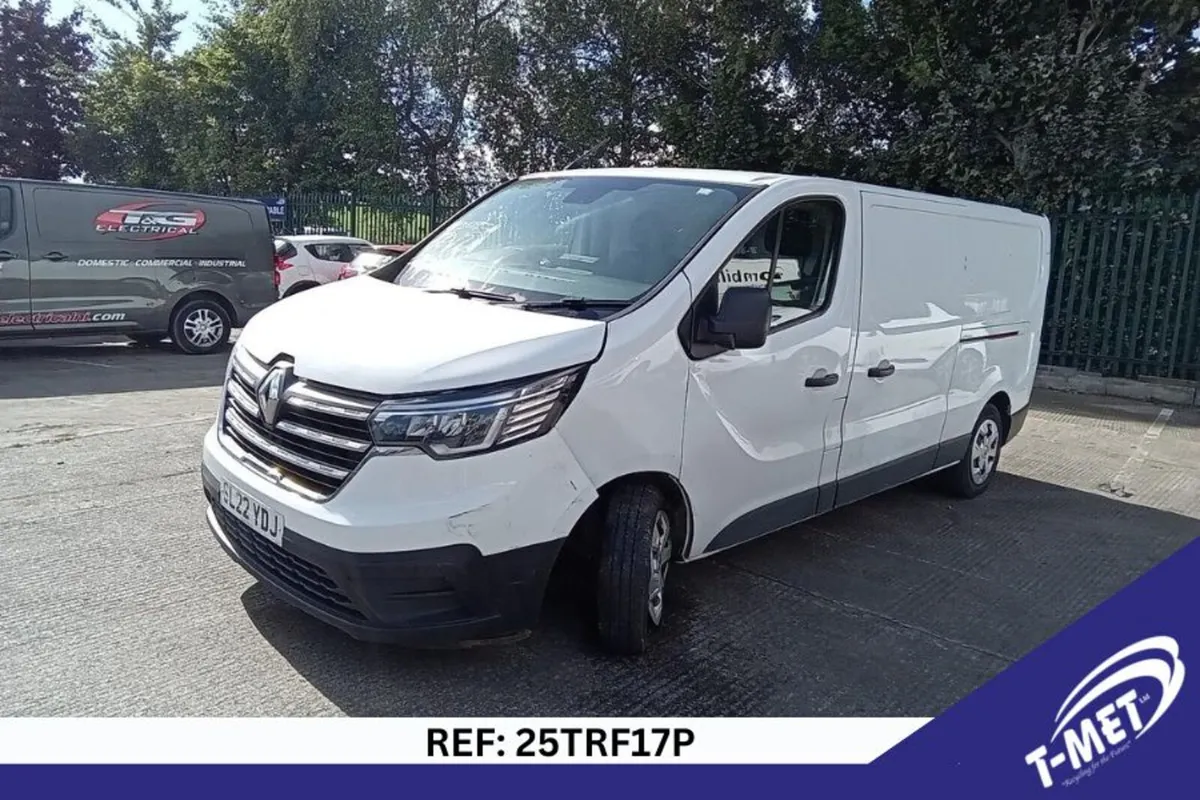 2022 RENAULT TRAFFIC BREAKING FOR PARTS - Image 1