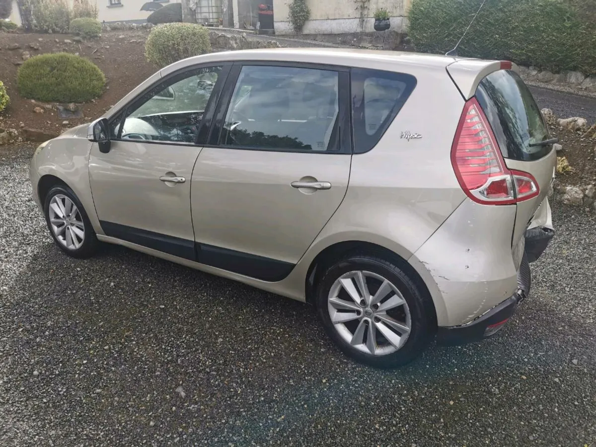 10 Renault Scenic petrol - Image 2