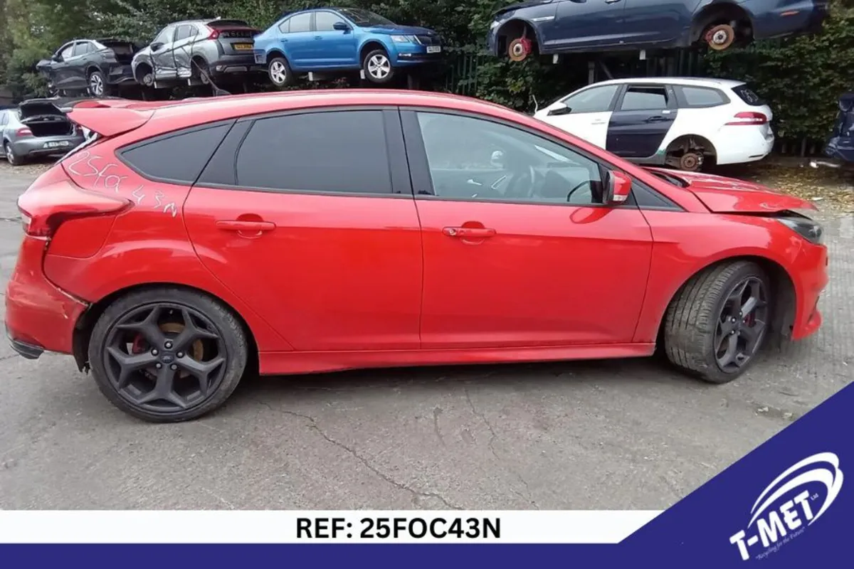 2016 FORD FOCUS BREAKING FOR PARTS - Image 4