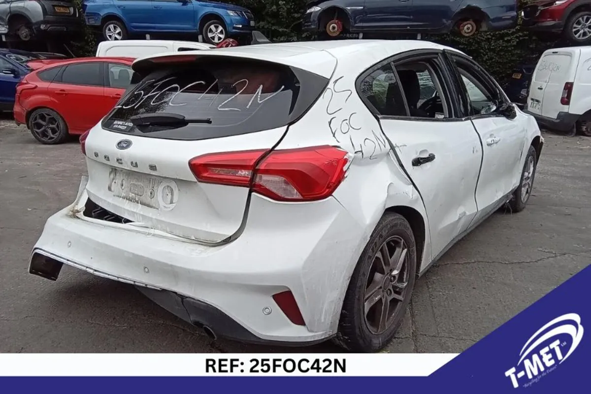 2021 FORD FOCUS BREAKING FOR PARTS - Image 2