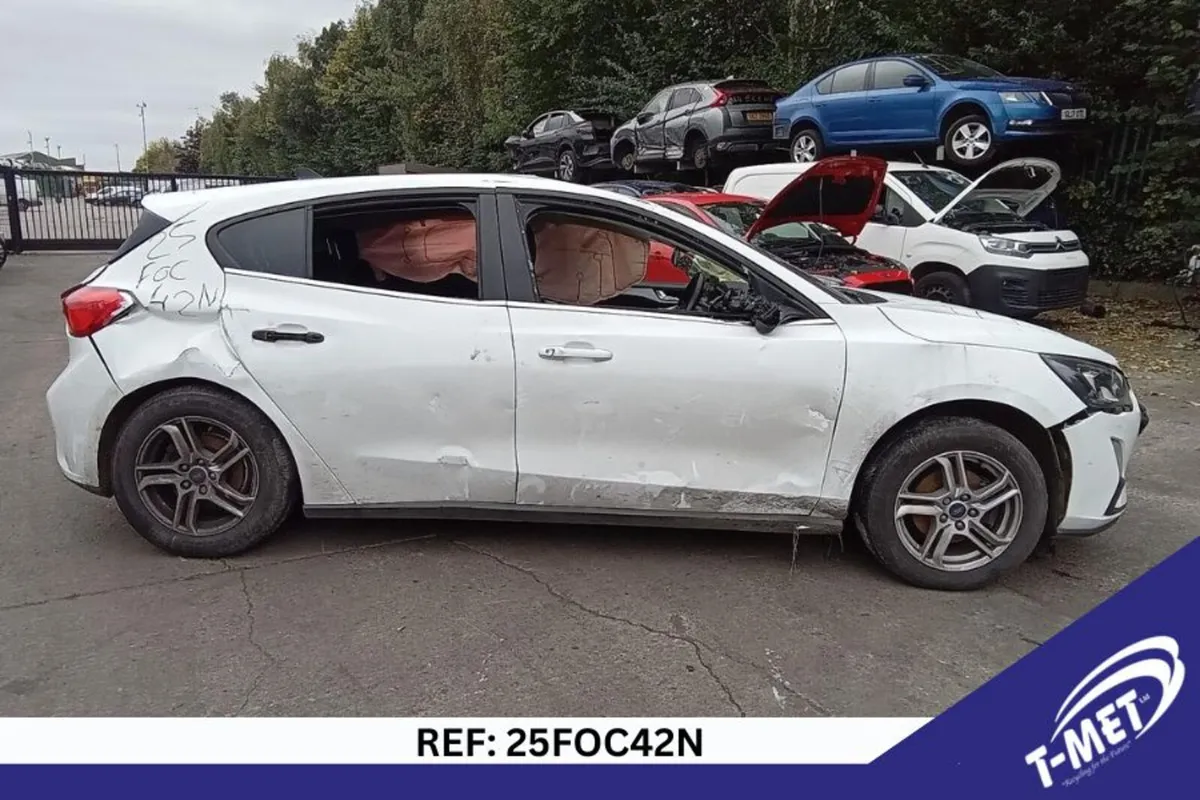 2021 FORD FOCUS BREAKING FOR PARTS - Image 1