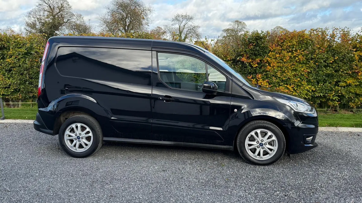 2022 Ford Transit Connect Limited Automatic - Image 2