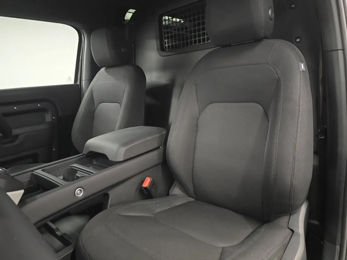 Land Rover Defender 90 Diesel - Image 4