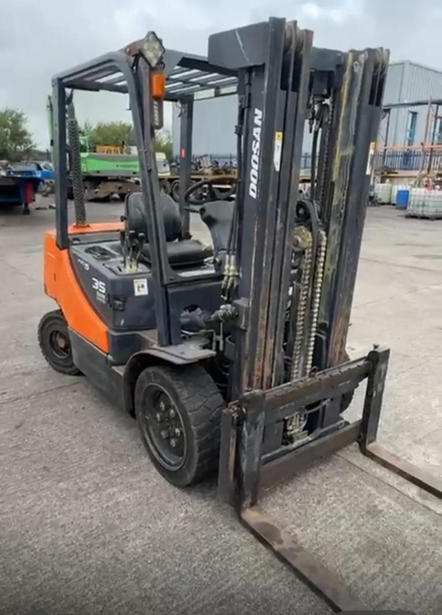 Second hand diesel forklifts - Image 3