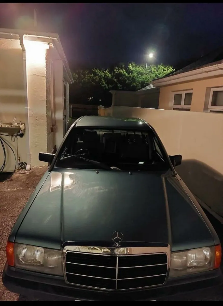 Mercedes-Benz 190 - Image 1