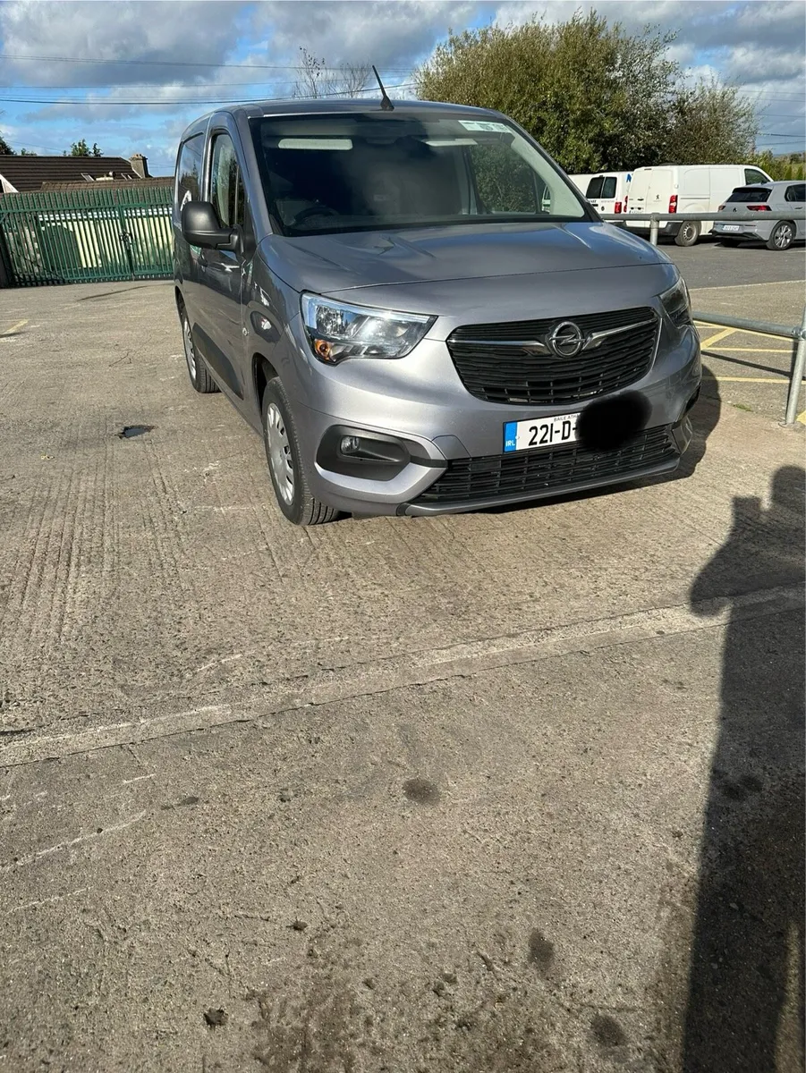 2022 Opel Combo sportive - Image 1